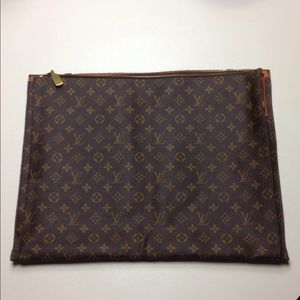 Vintage 15" x 19" Louis Vuitton leather messenger